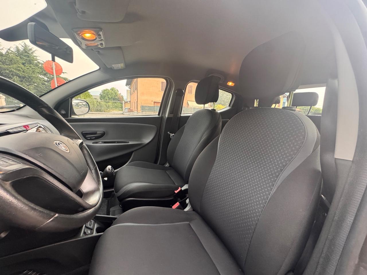 Lancia Ypsilon 1.2 benzina, euro 6b, anno 2016, ok neopatentati!