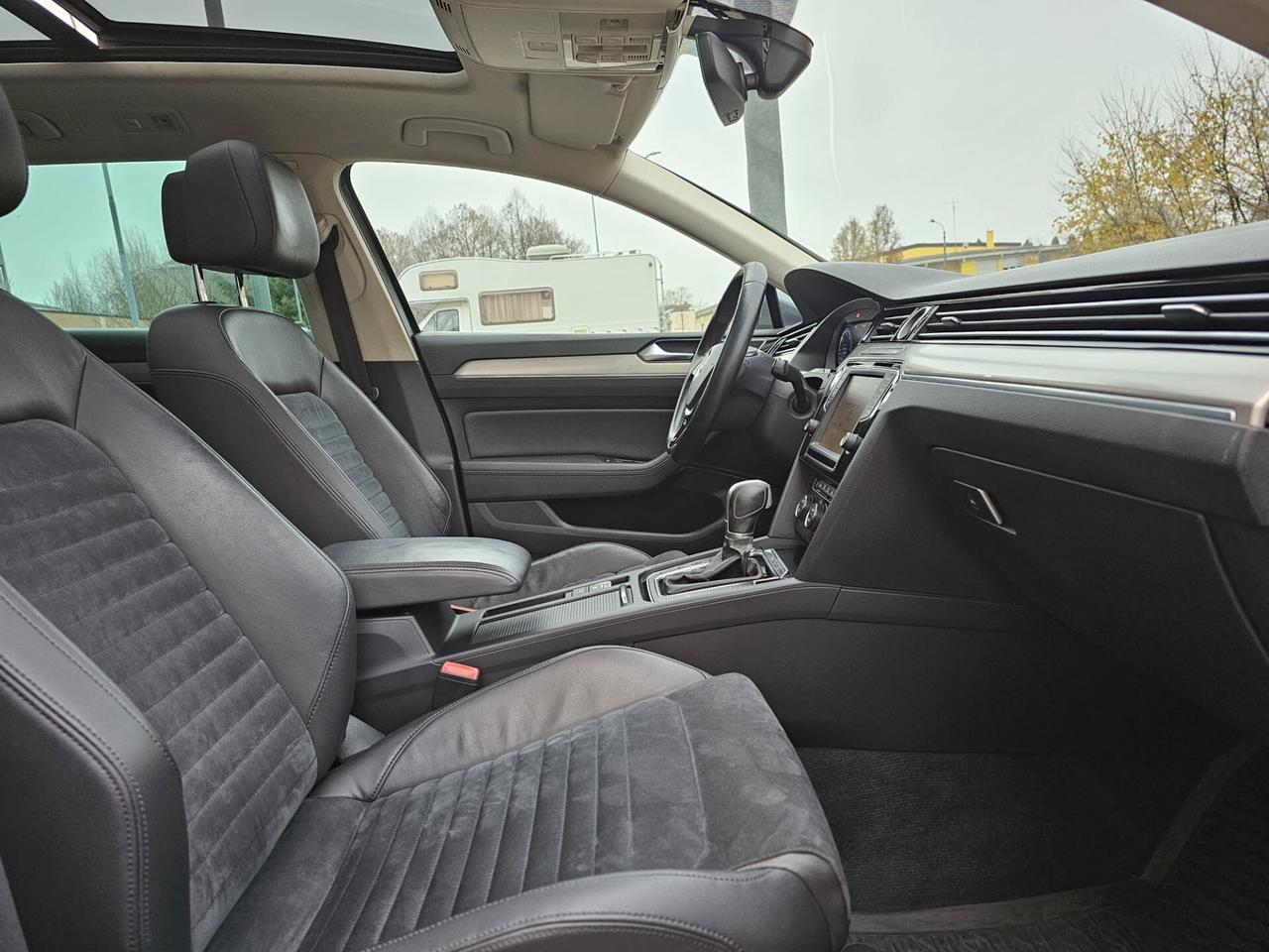 Volkswagen Passat Variant 2.0 TDI 190cv 4Motion*DSG*Navi*Tetto*Bi-Xeno*Cockpit*Euro6*