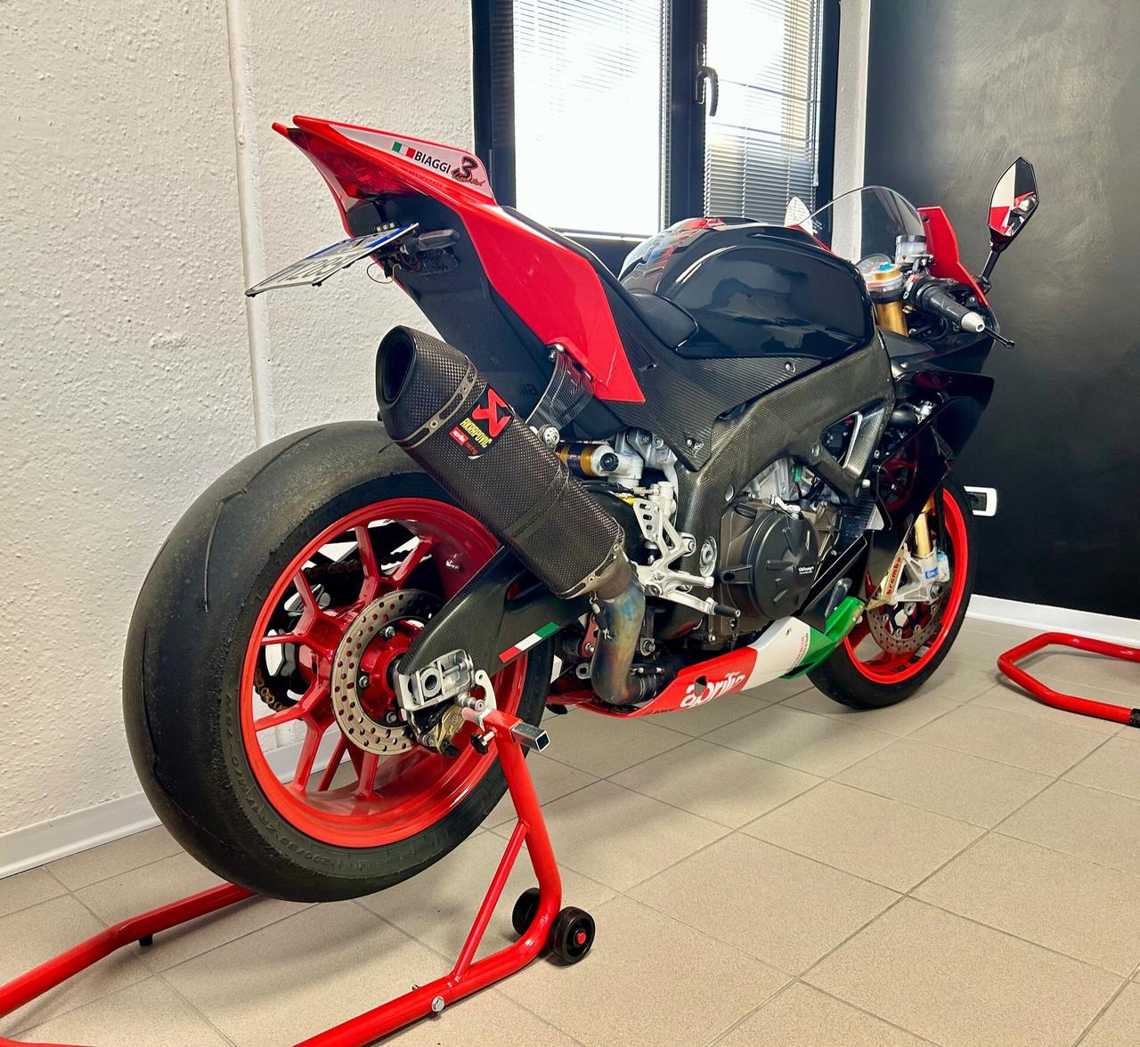 Aprilia RSV4 - Factory