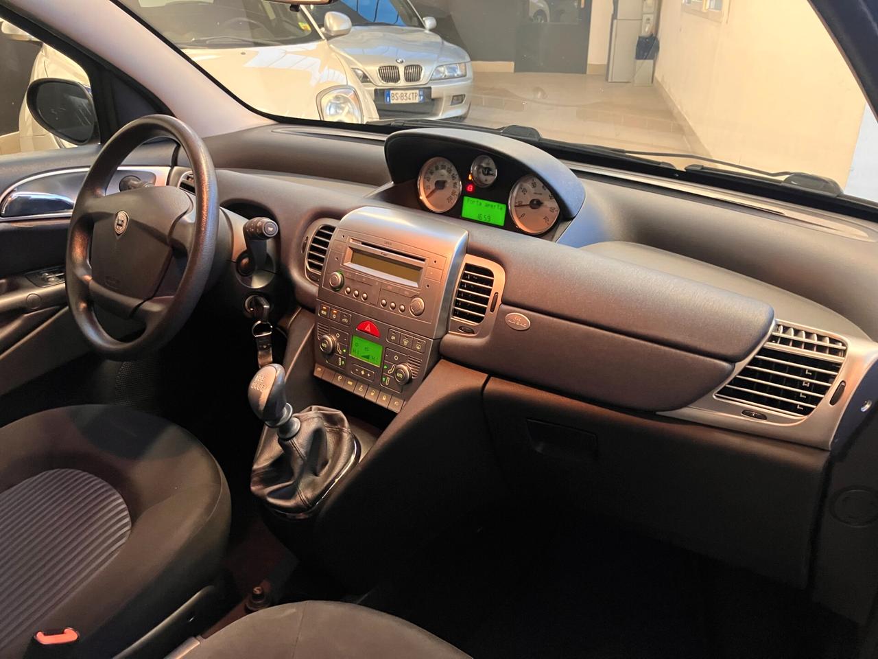 Lancia Ypsilon 1.4 16v Platino NEOPATENTATI