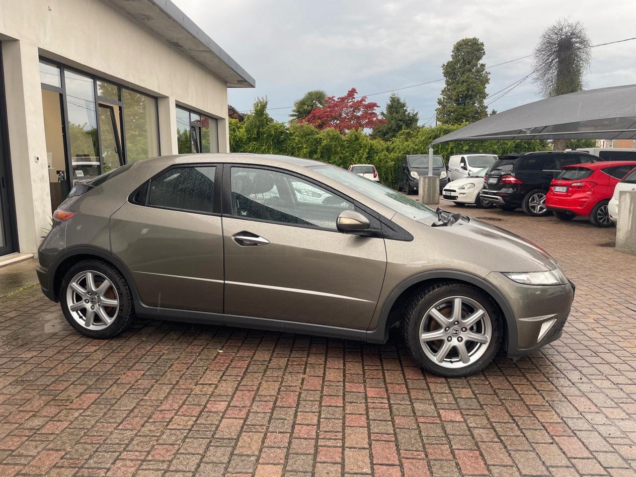 Honda Civic 1.8 i-VTEC 5p. Executive i-P