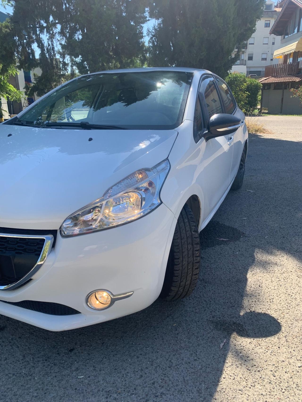 Peugeot 208 1.4 HDi 68 CV 5p Allure 120000KM