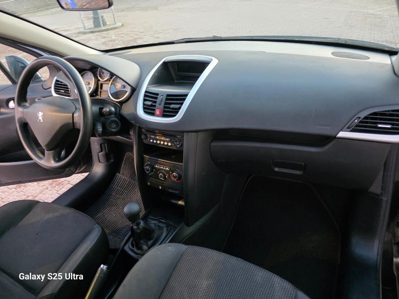 Peugeot 207 1.4 8V 75CV 3p. ONE Line