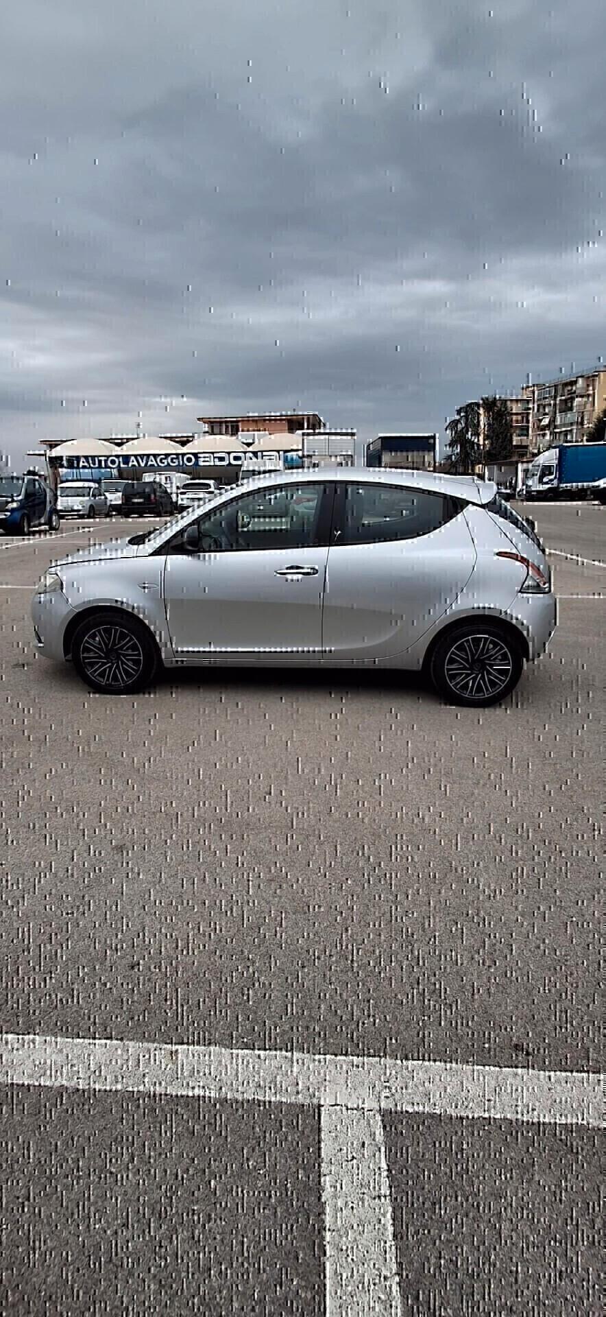 Lancia Ypsilon 1.2 69 CV 5 porte GPL Ecochic Platinum