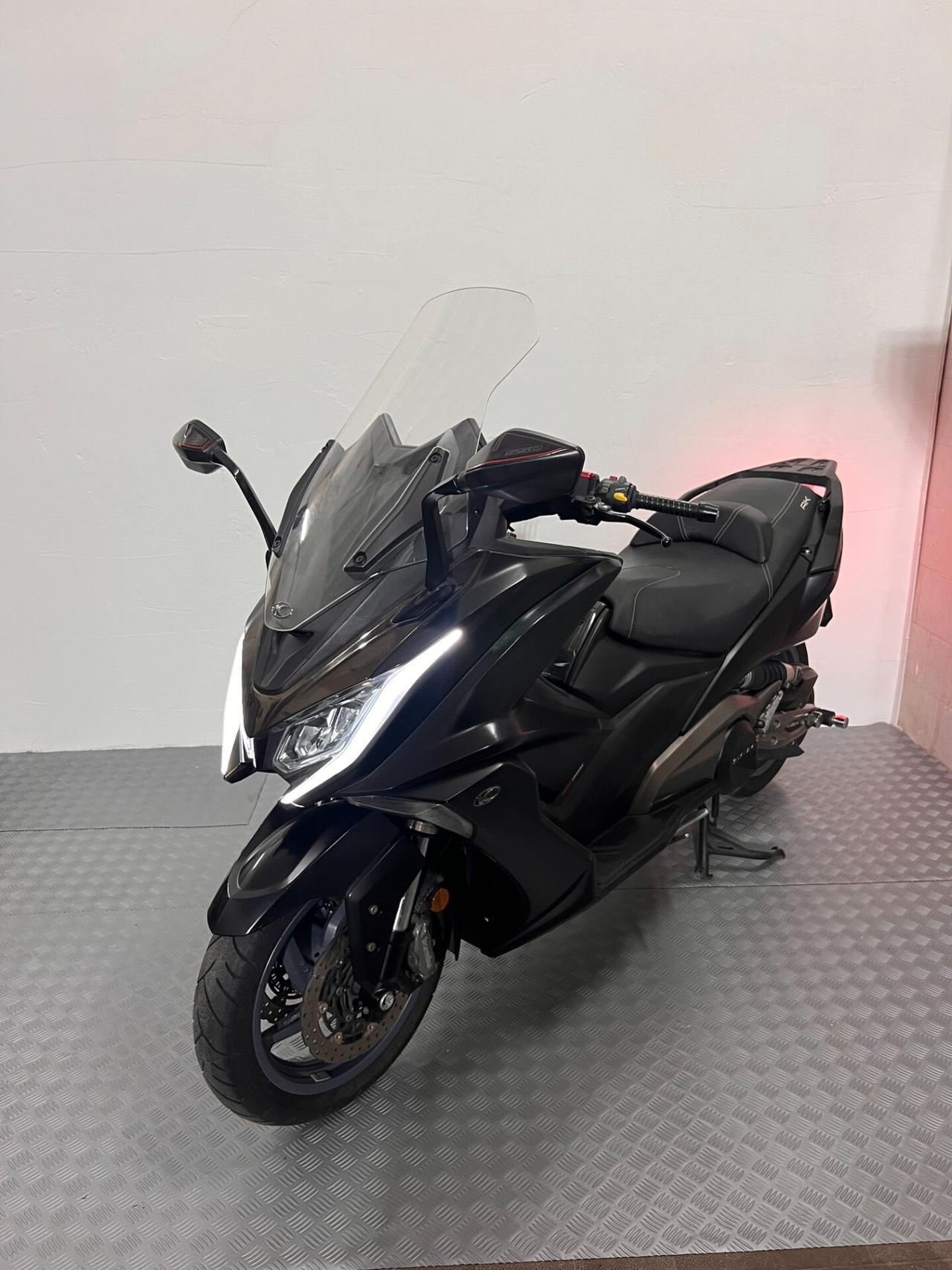 Kymco AK 550