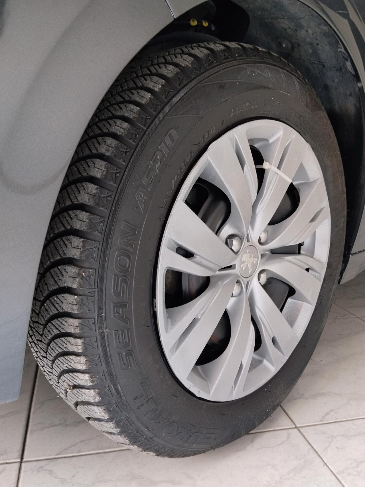 Peugeot 208 1.4 diesel 2015 CON GARANZIA