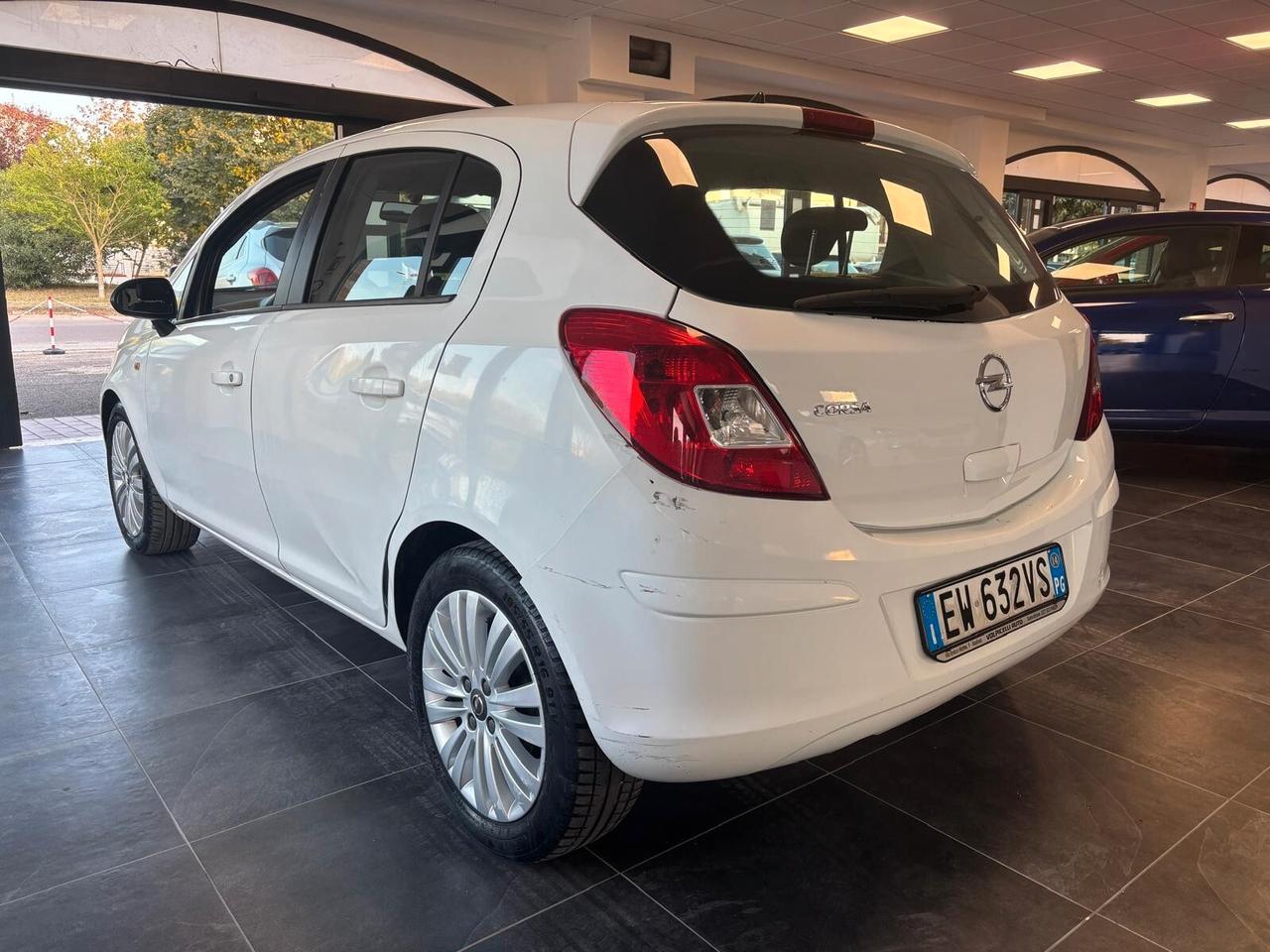 OPEL CORSA ANNO 2014BZ GPL ADATTA NEOPATENTATI KM 200 MILA