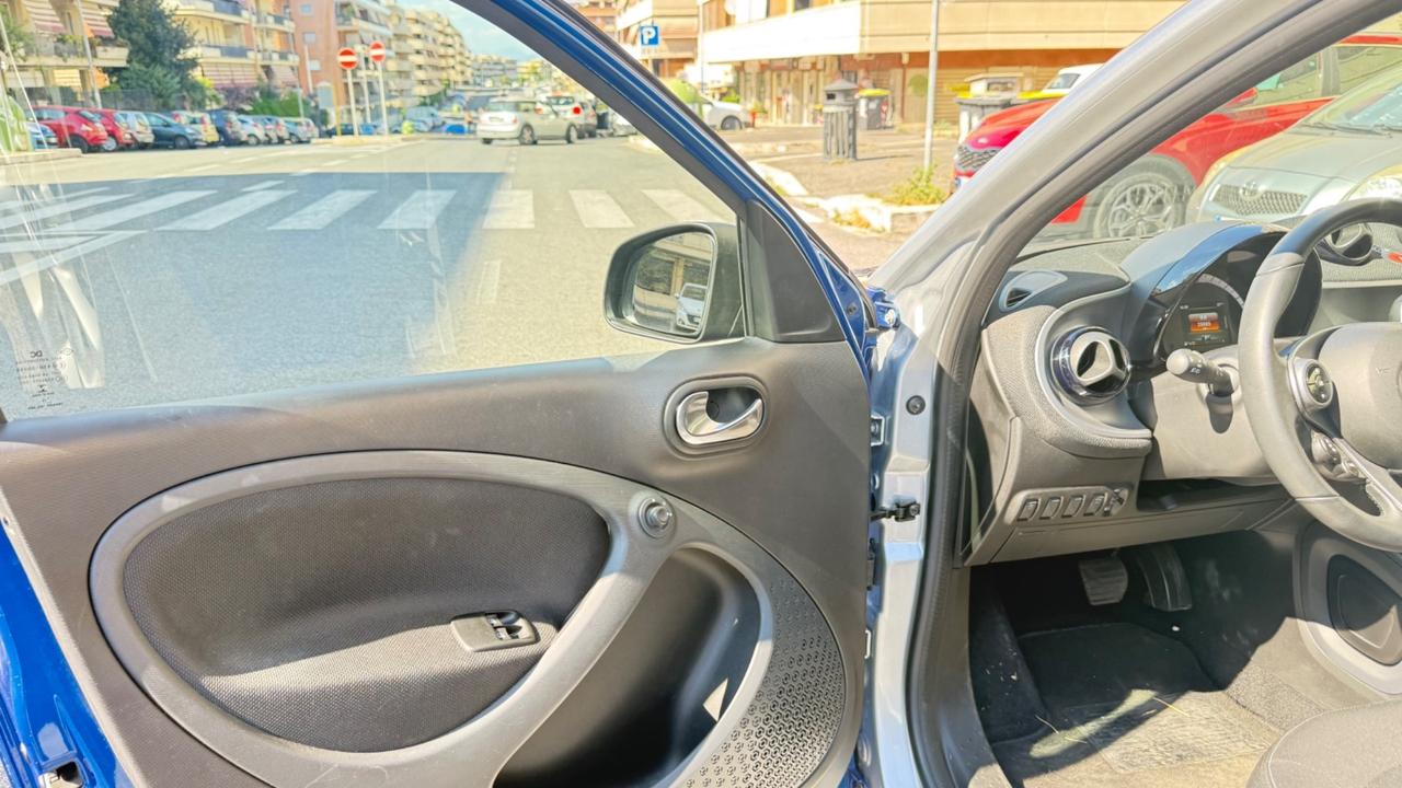 Smart ForFour 70 1.0 Passion LED PDC BLUETOOTH CERCHI 15 BRACCIOLO SEDILI RISCALDATI