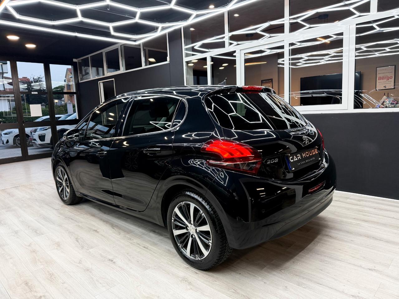 Peugeot 208 1.2 82CV puretech Allure OK NEOPATENTATI