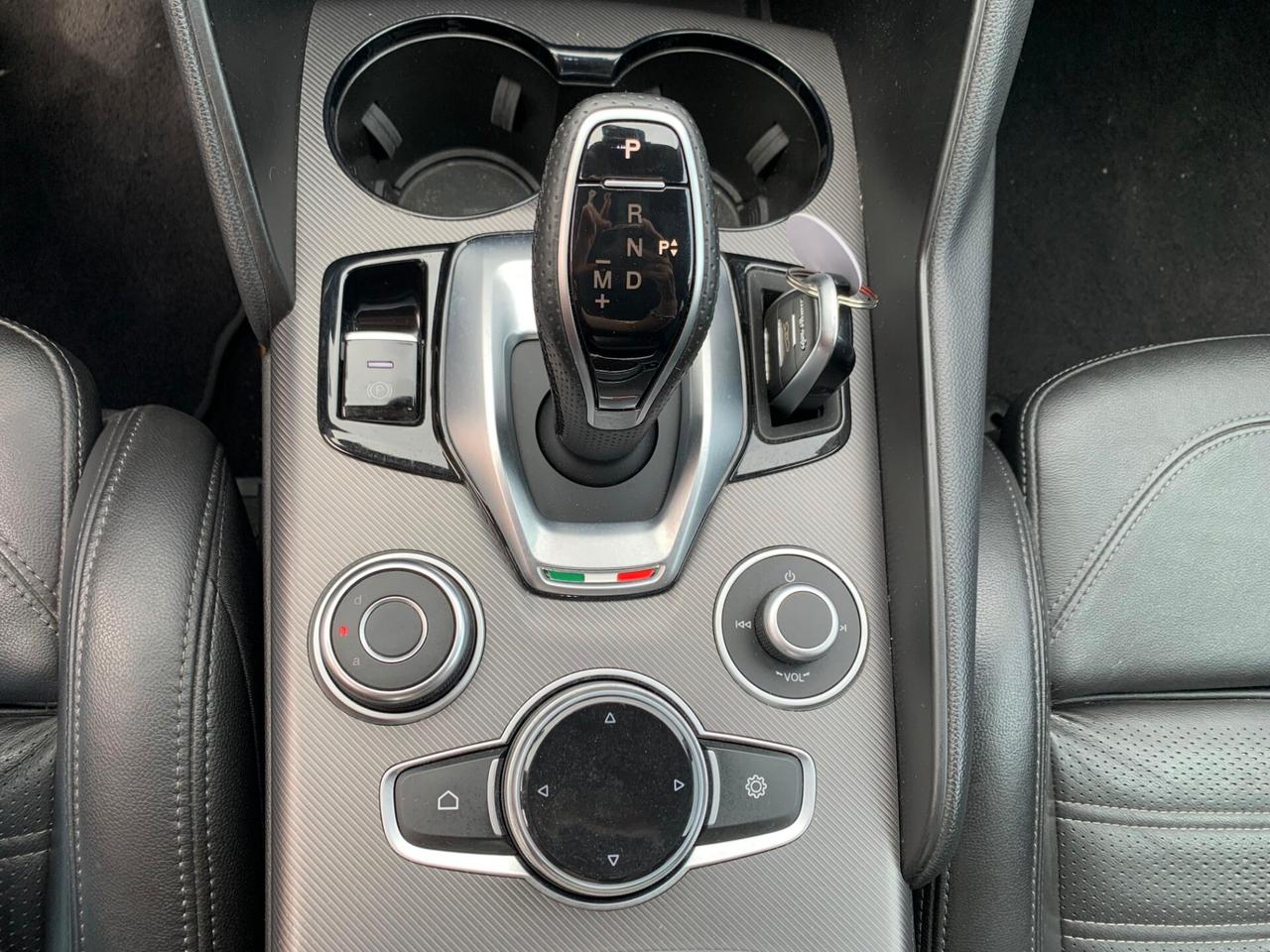 Alfa Romeo Giulia 2.0 Turbo 280 CV AT8 AWD Q4 Veloce