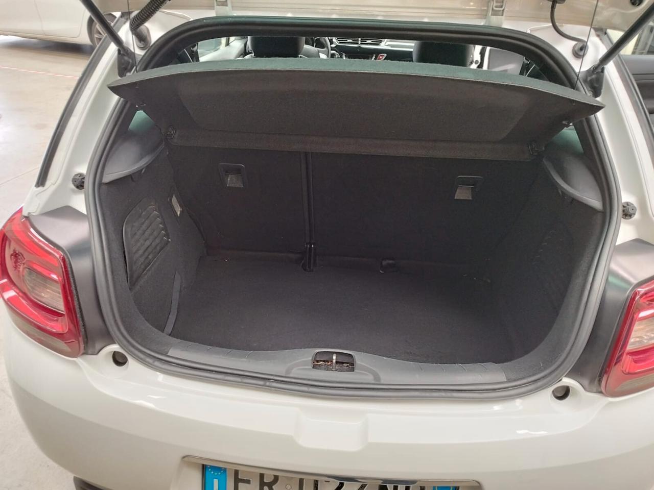 Ds DS3 DS 3 1.2 VTi 82 Just Black