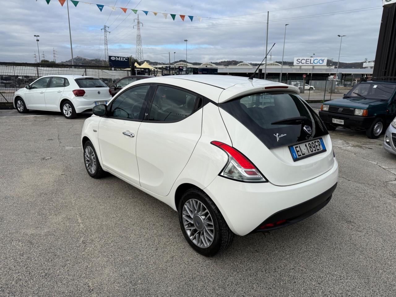Lancia Ypsilon 1.3 MJT 75 CV Unyca