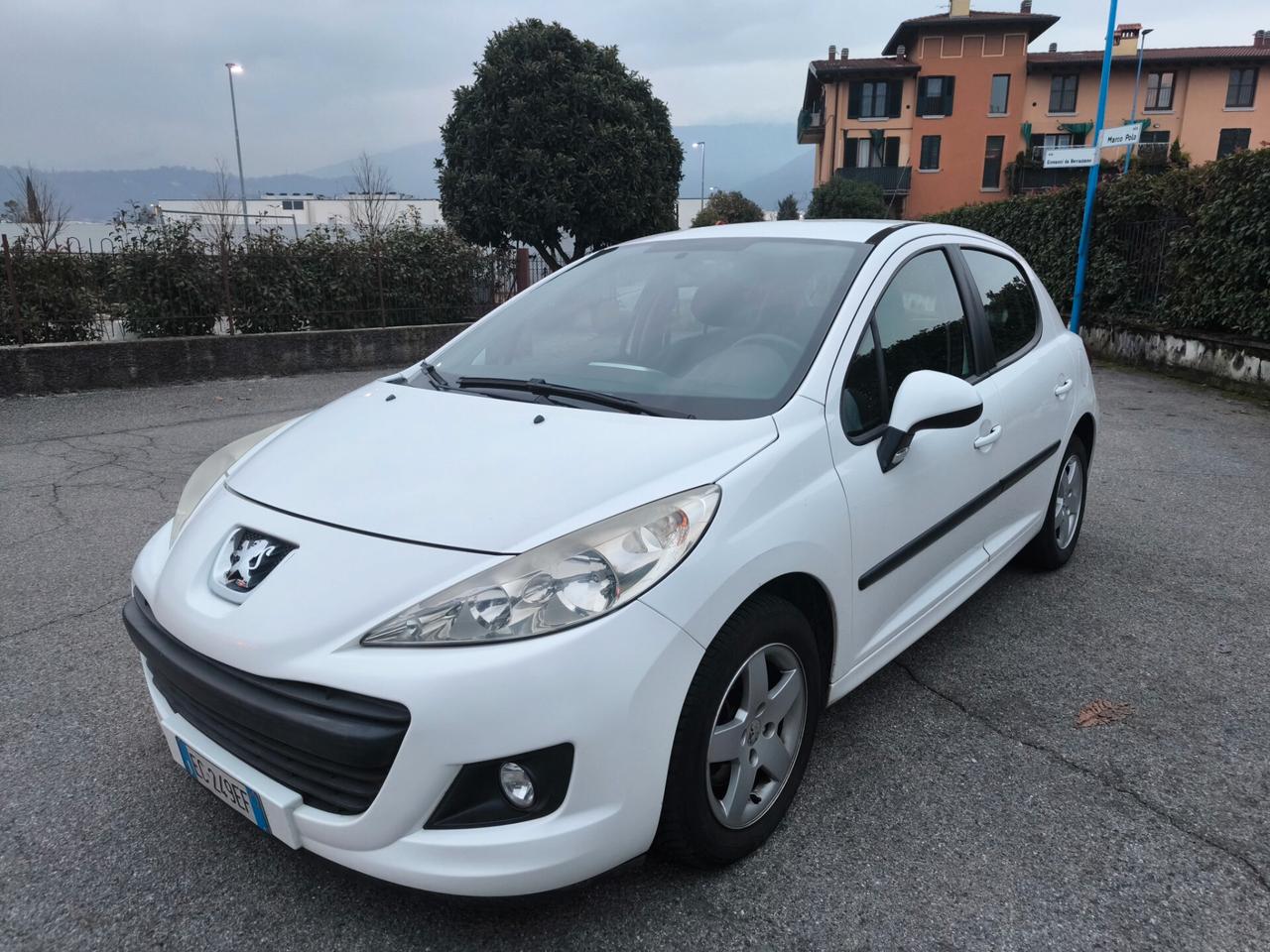 PEUGEOT 207 1,4 BENZINA- OK NEOPATENTATI