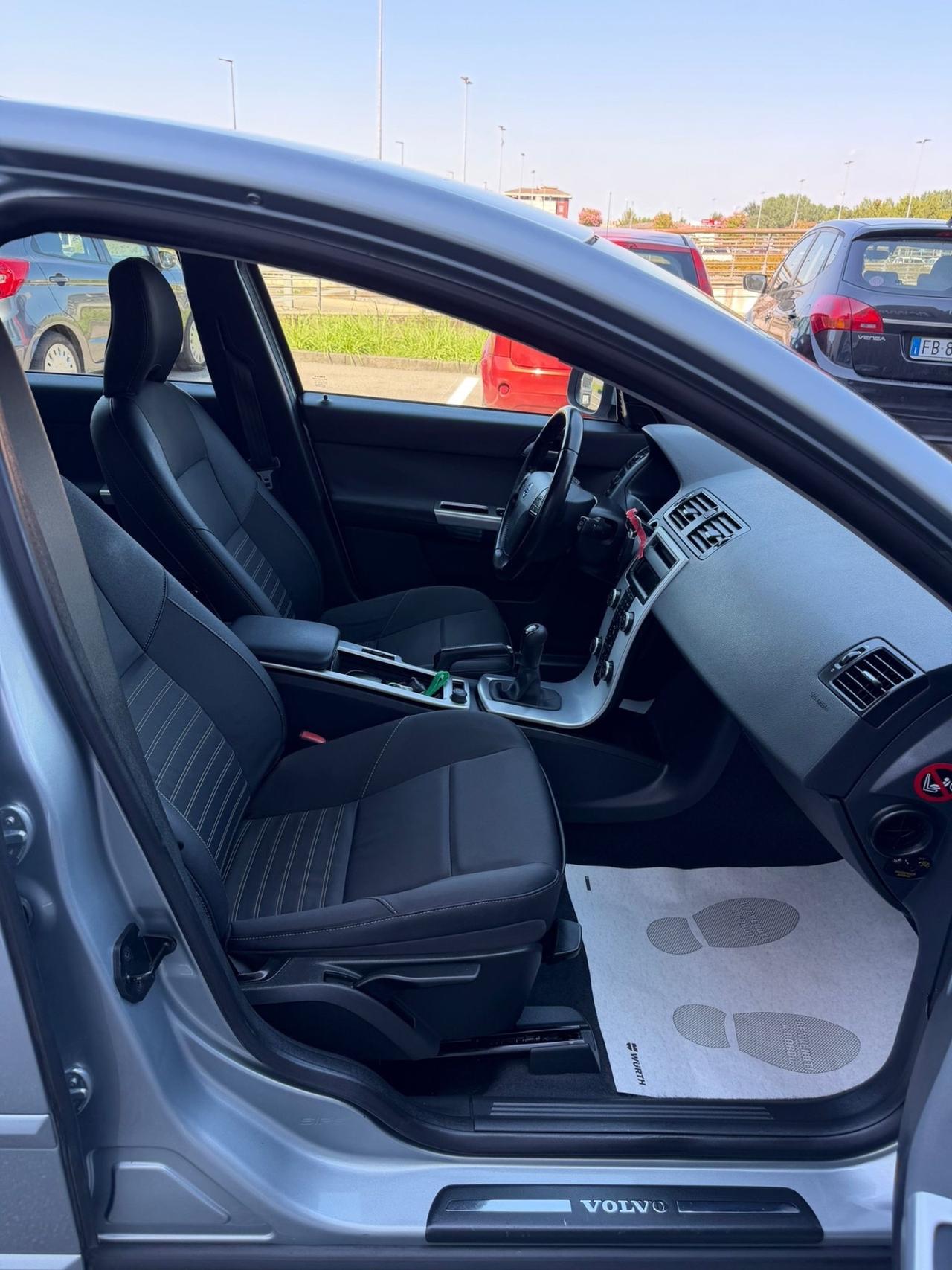 Volvo V50 D2 R-design