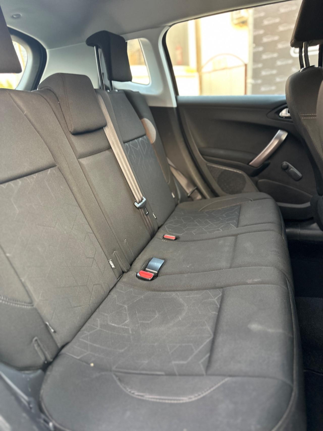 PEUGEOT 2008(anno 2015)