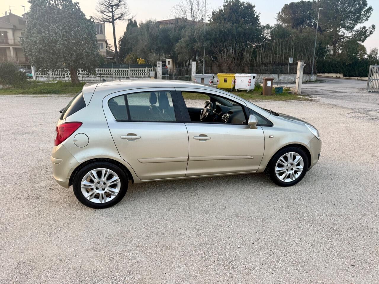 Opel Corsa 1.2 Benzina Metano unipropr. NEOPATENTATI