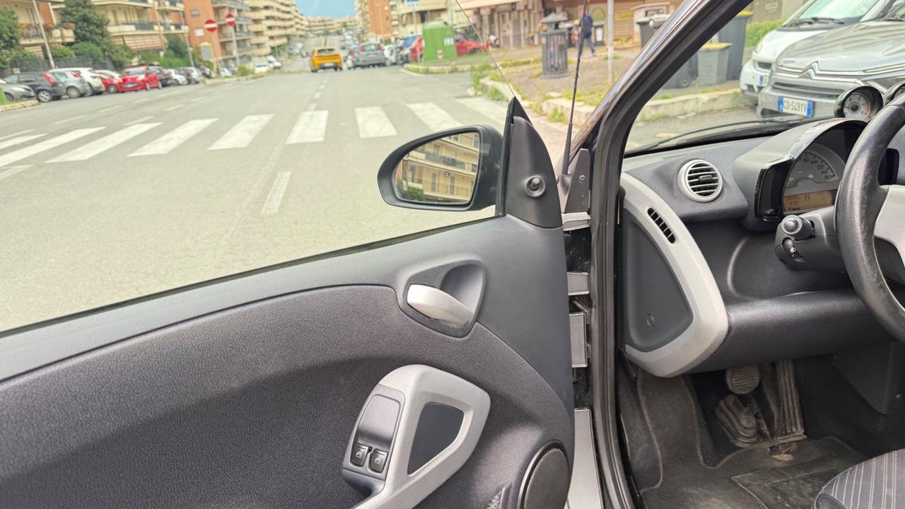 Smart ForTwo 800 40 kW coupé pulse cdiLED NAVI BLUETOOTH CAMBIO AL VOLANTE