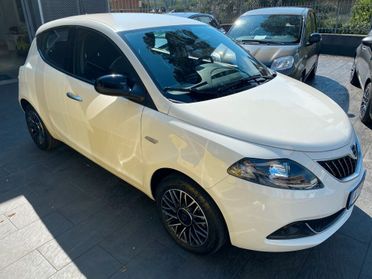 Lancia Ypsilon 1.0 FireFly 5 porte S&S Hybrid Platino