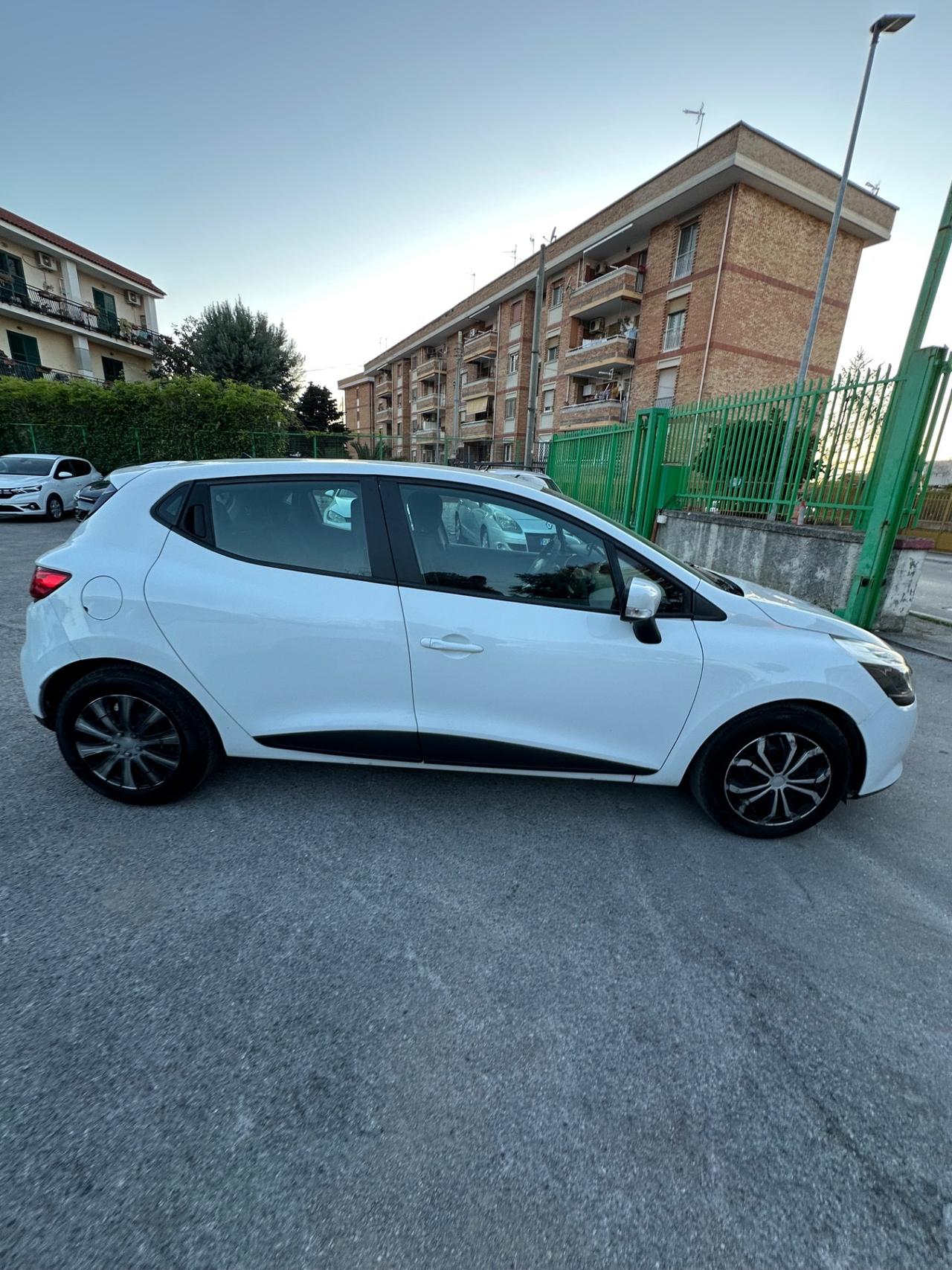 Renault Clio 1.2 75CV 5 porte Zen