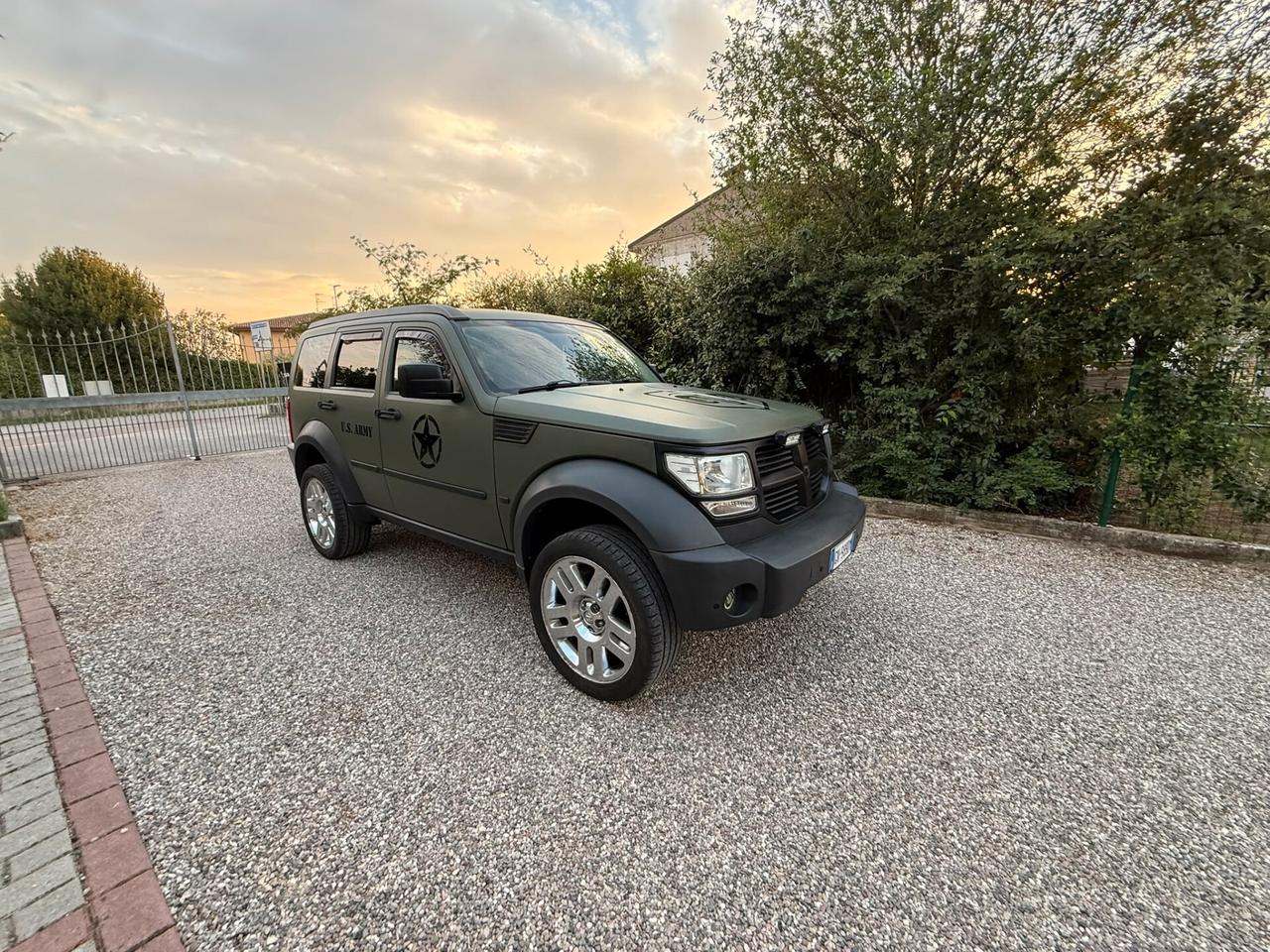 Dodge Nitro 2.8 CRD Automatico – Assetto Rialzato – 3 Set Ruote – Gancio Traino