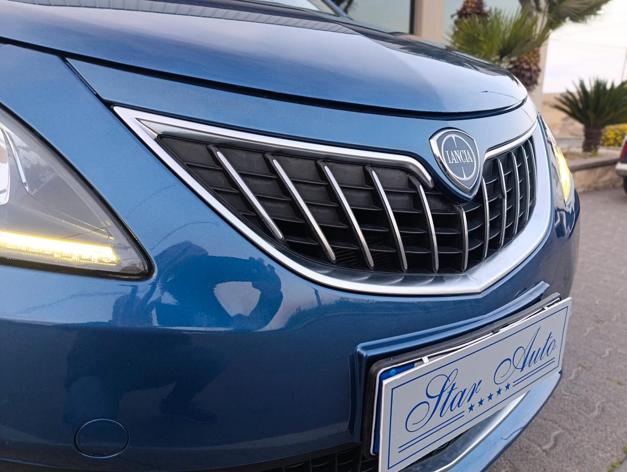 Lancia Ypsilon 1.0 FireFly 5 porte S&S Hybrid Silver