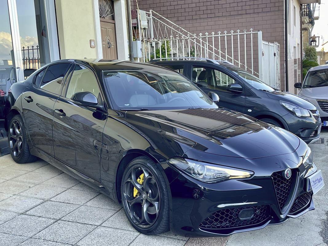 Alfa Romeo Giulia 2.2 Turbodiesel 190 CV AT8 B-Tech Blak Edition Pak esterno Veloce "Cerchi da 19°-Pinze Brembo gialle