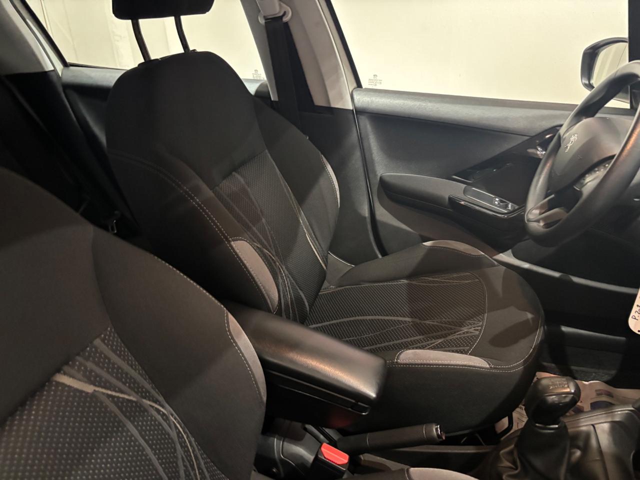 Peugeot 208 1.4 HDi 68 CV 5 porte Allure