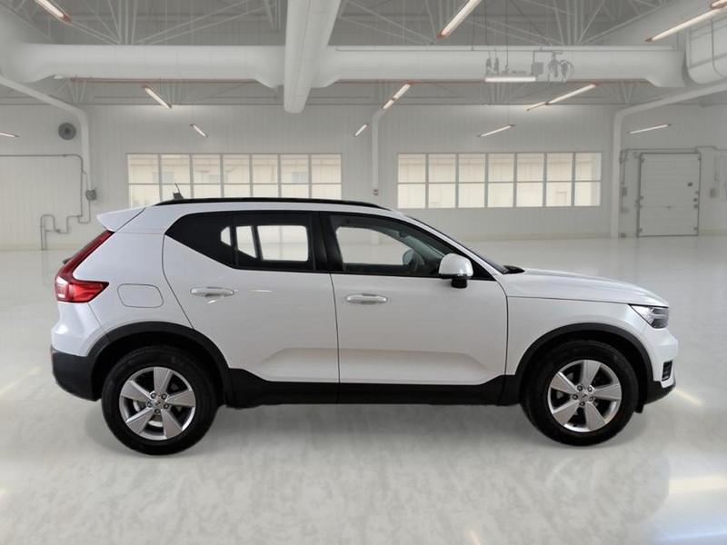 VOLVO XC40 T2 automatico Momentum Core
