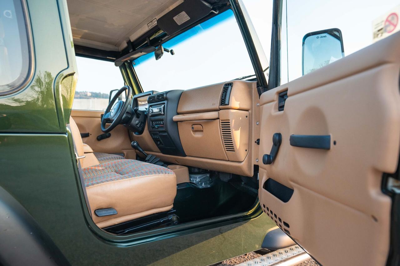 Jeep Wrangler 2.5 cat Soft top (EU)