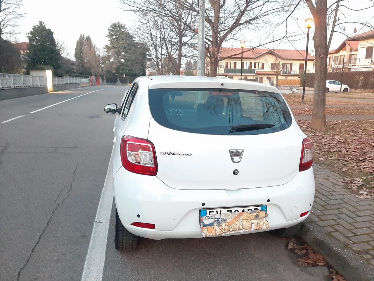 Dacia Sandero 1.2 GPL 75CV Laur&amp;amp;amp;eacute;ate KM 220 MILA A 2.999 EURO