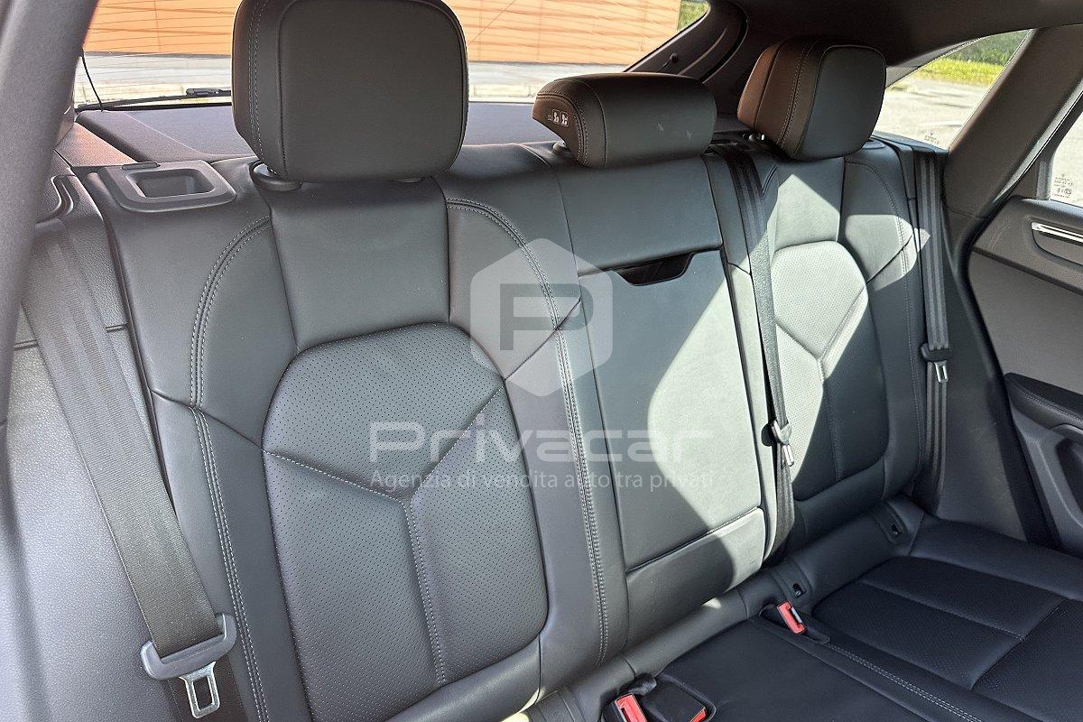 PORSCHE Macan 2.0