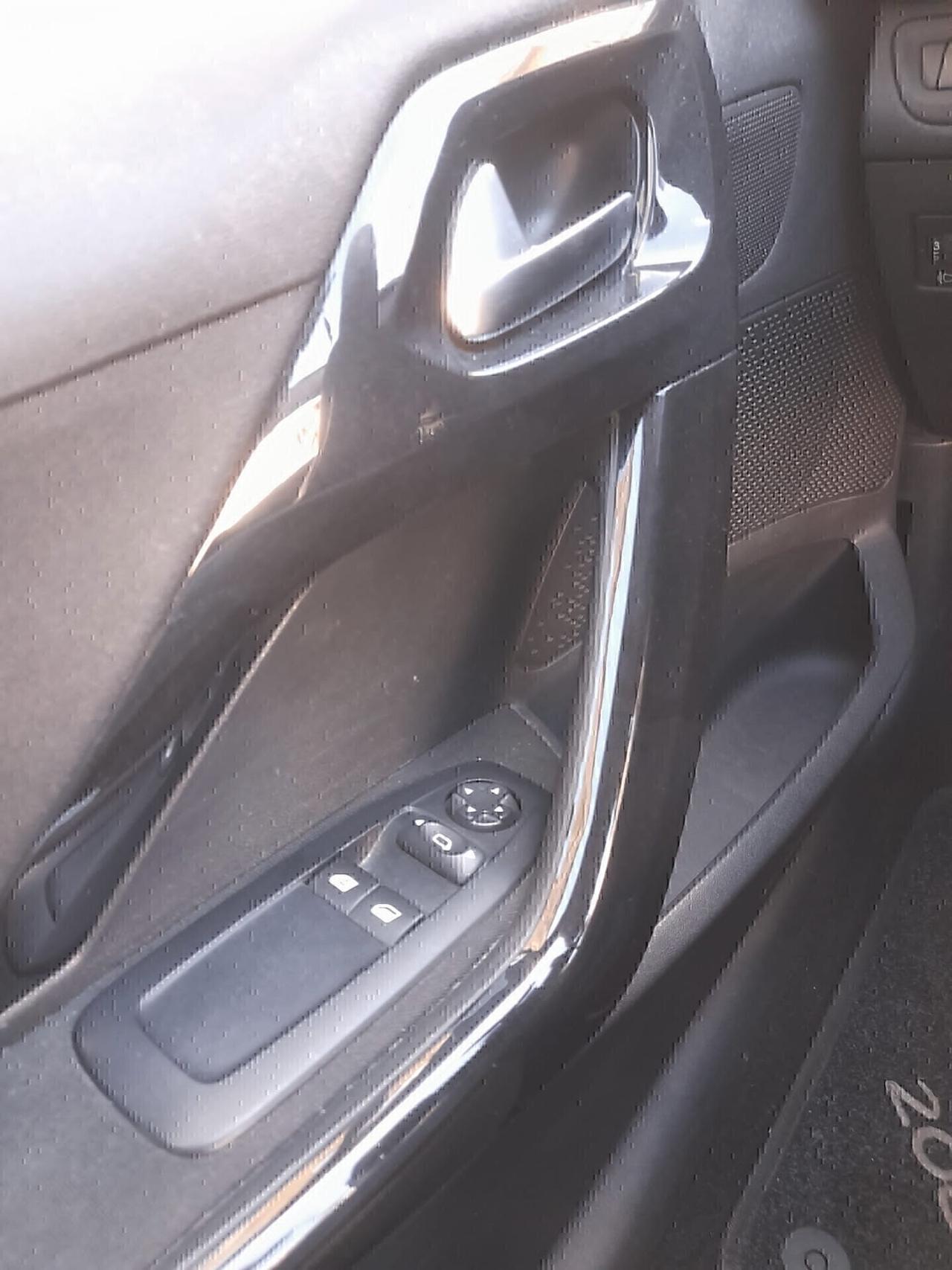 Peugeot 208 PureTech 82 5 porte Allure