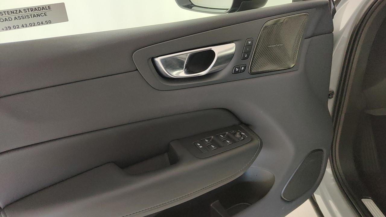 VOLVO XC60 2.0 b4 Plus Dark auto