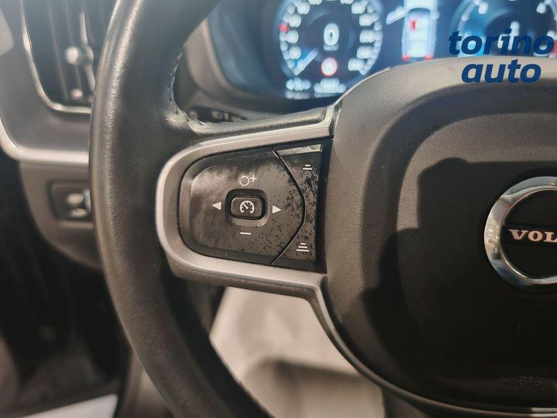 Volvo XC60 B4 automatico Momentum
