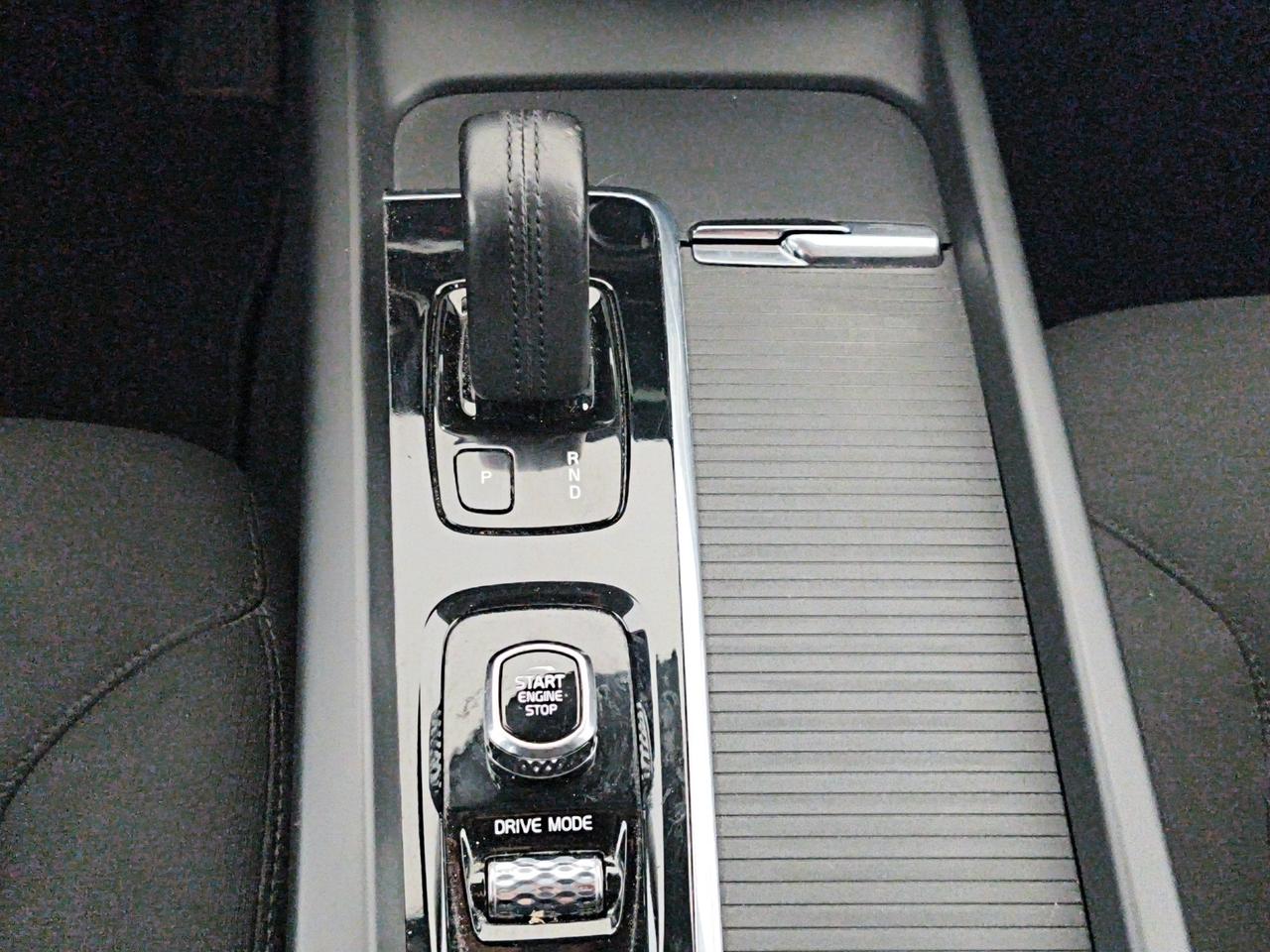 Volvo XC60 2.0 b4 Momentum Pro awd