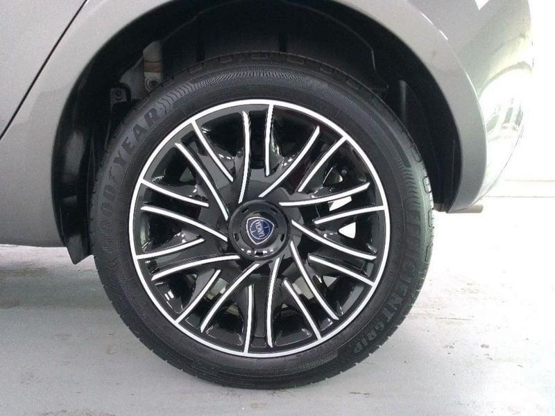 Lancia Ypsilon 1.0 firefly hybrid Gold s&s 70cv