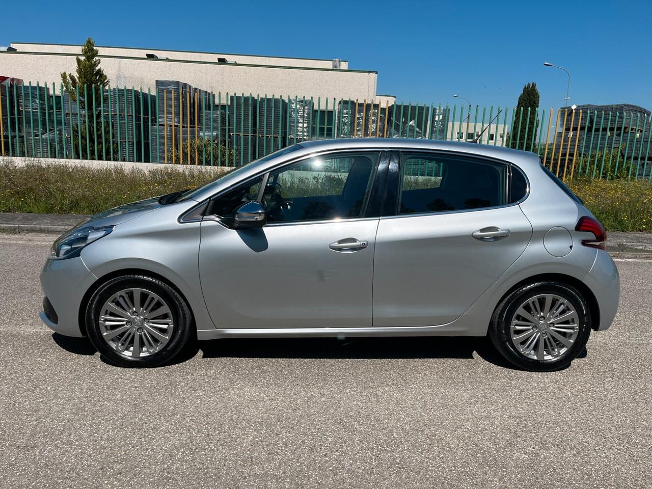 Peugeot 208 BlueHDi 100 S&S 5 porte Allure