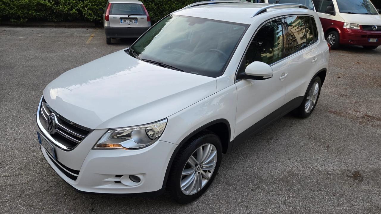 Volkswagen Tiguan 2.0 TDI DPF 4MOTION DSG Sport &
