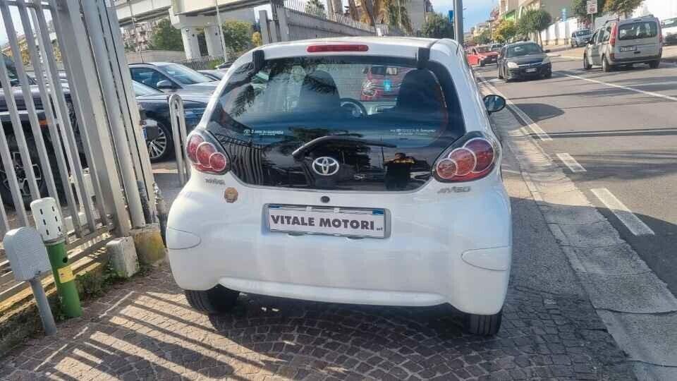 Toyota Aygo 1.0 VVT-i 5 porte 68 CV