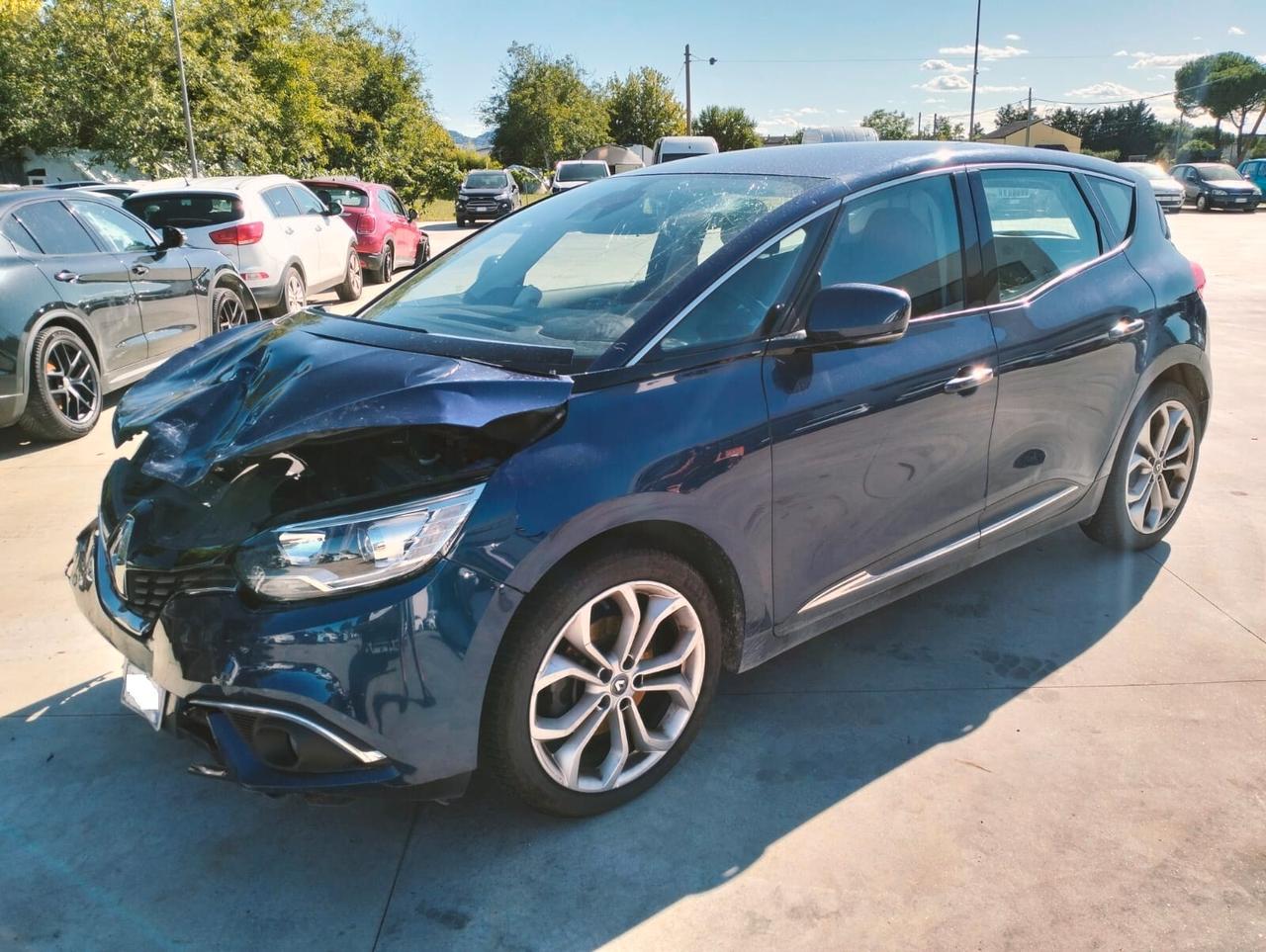 Renault Scenic dCi 95 CV - SINISTRATO