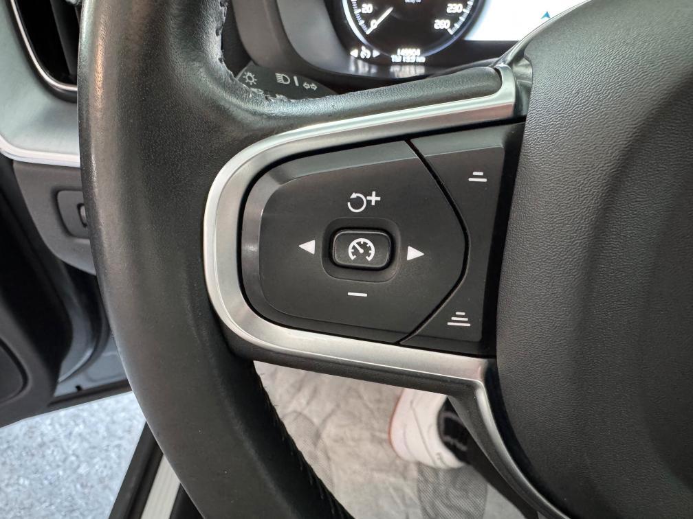 Volvo XC60 2.0 d4 190cv Awd Momentum Cockpit Full