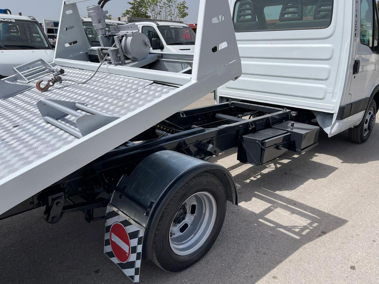 IVECO DAILY 35 C 13 CARRO ATTREZZI