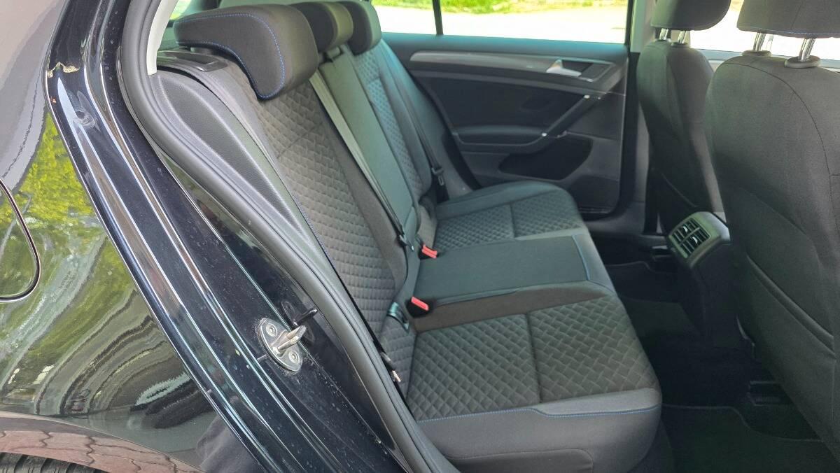 Volkswagen Golf 1.5 tsi Business 130cv dsg