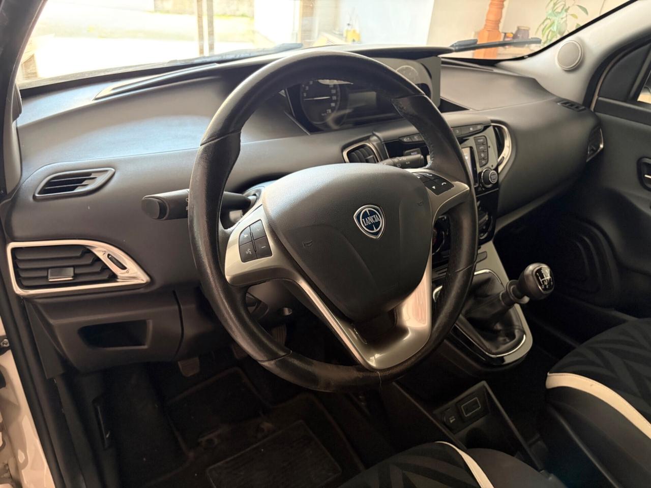 LANCIA YPSILON 1.2 69 CV 5 PORTE PLATINUM