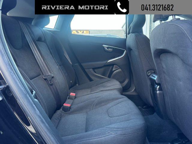 VOLVO V40 D2 R-design Momentum