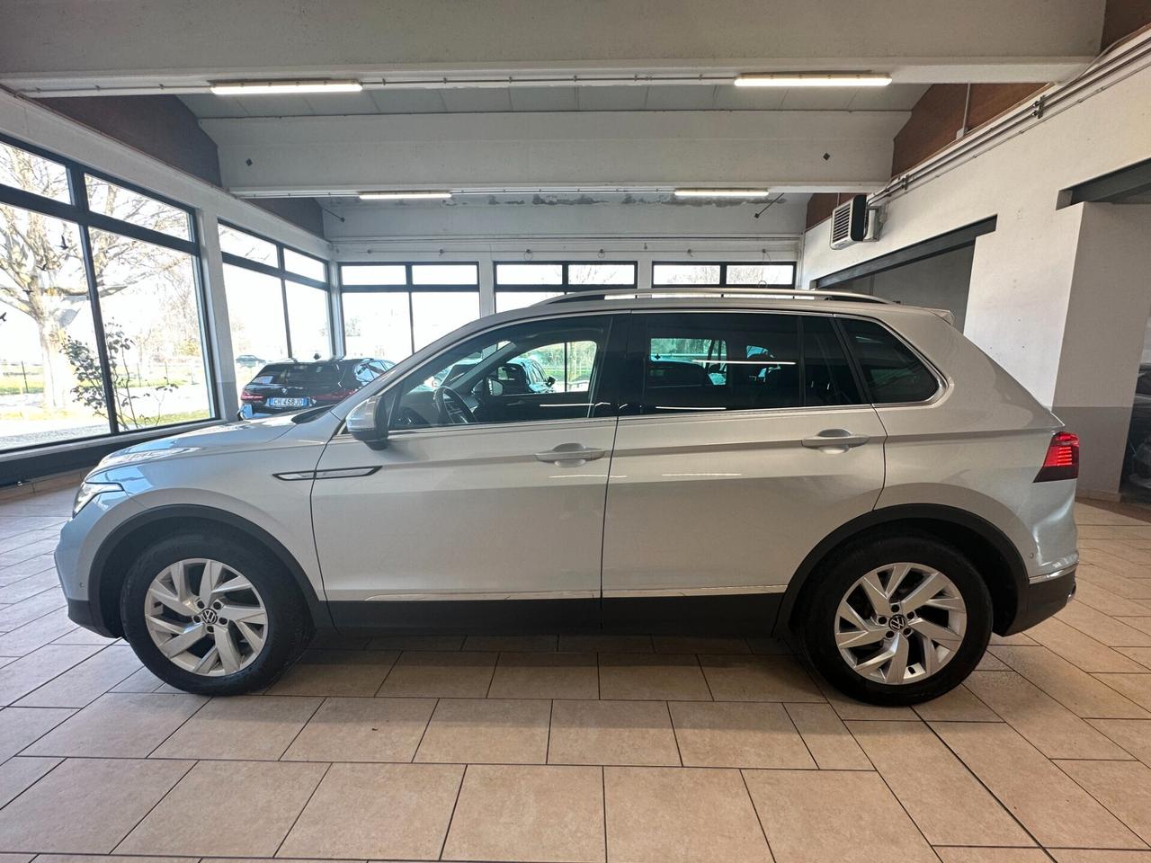 VOLKSWAGEN TIGUAN 2.0TDI ELEGANCE 150CV DSG *MATRIX*CARPLAY*360CAMERA*LUCIAMBIENTE