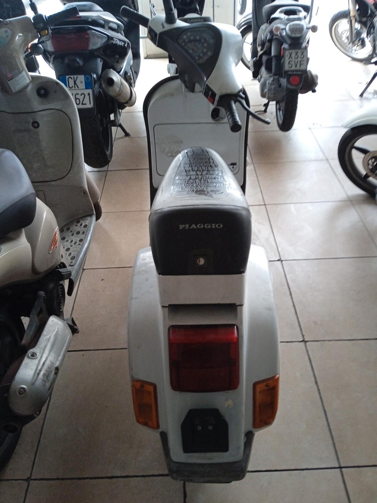 Piaggio Vespa 50 LXV