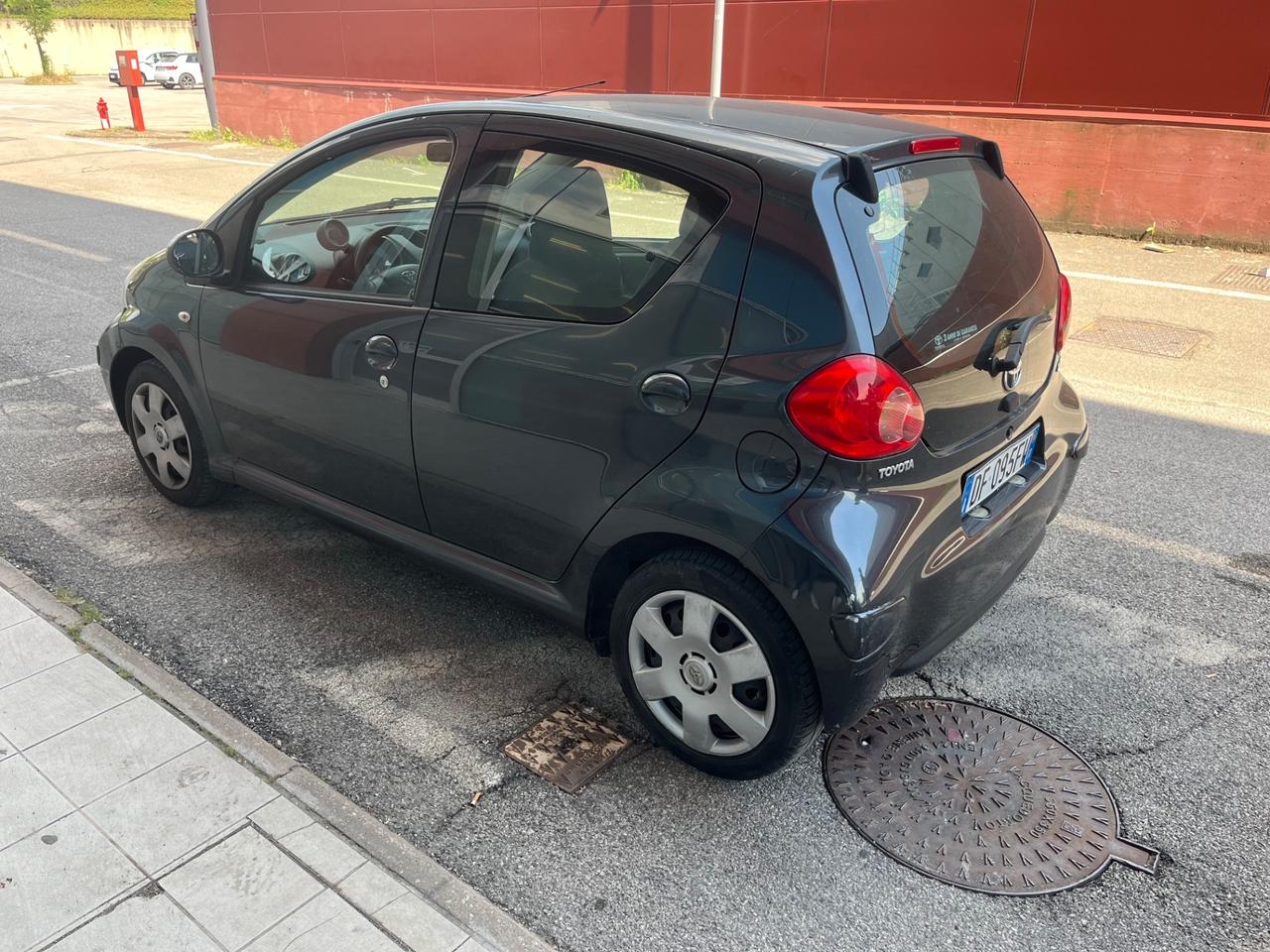 Toyota Aygo 1.0 12V VVT-i 5 porte ok neopatentati