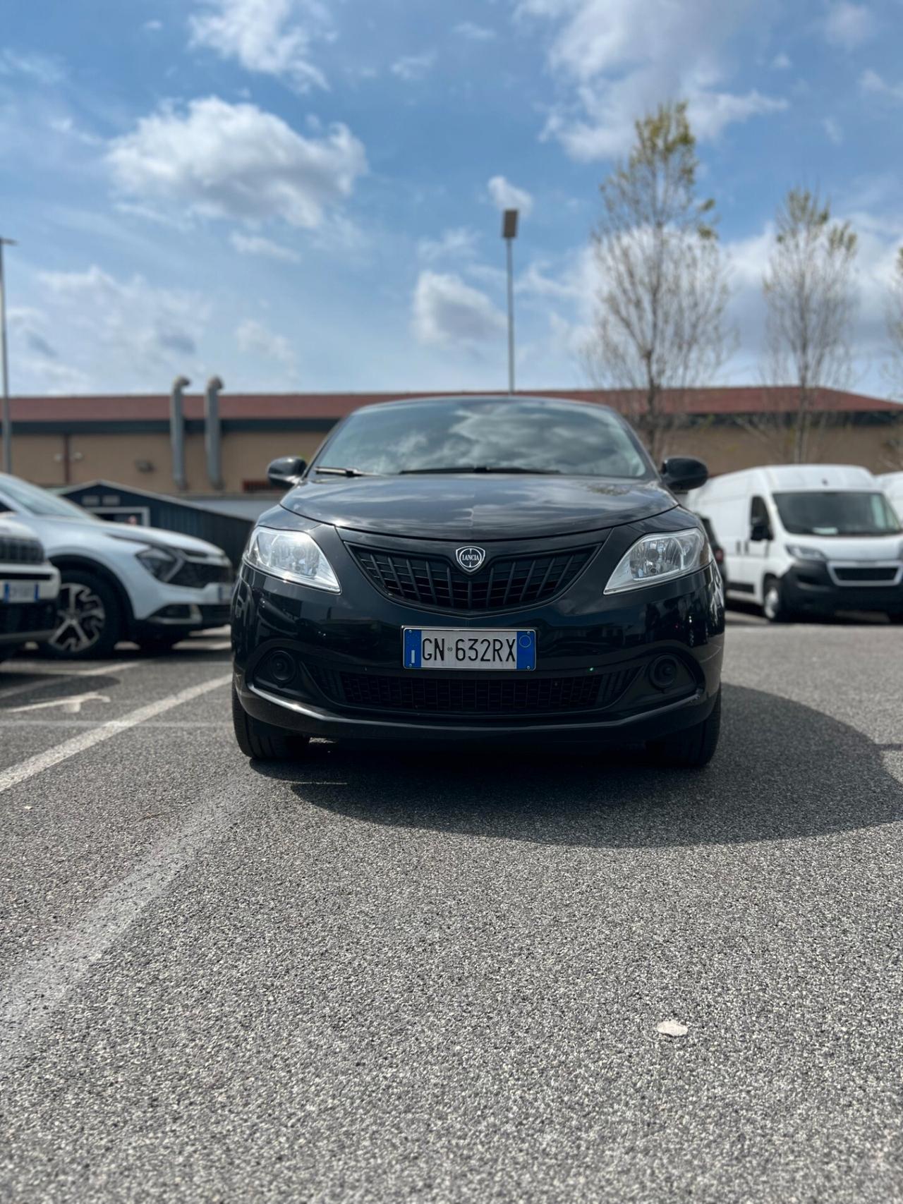 Lancia Ypsilon 1.0 FireFly 5 porte S&S Hybrid Ecochic Silver