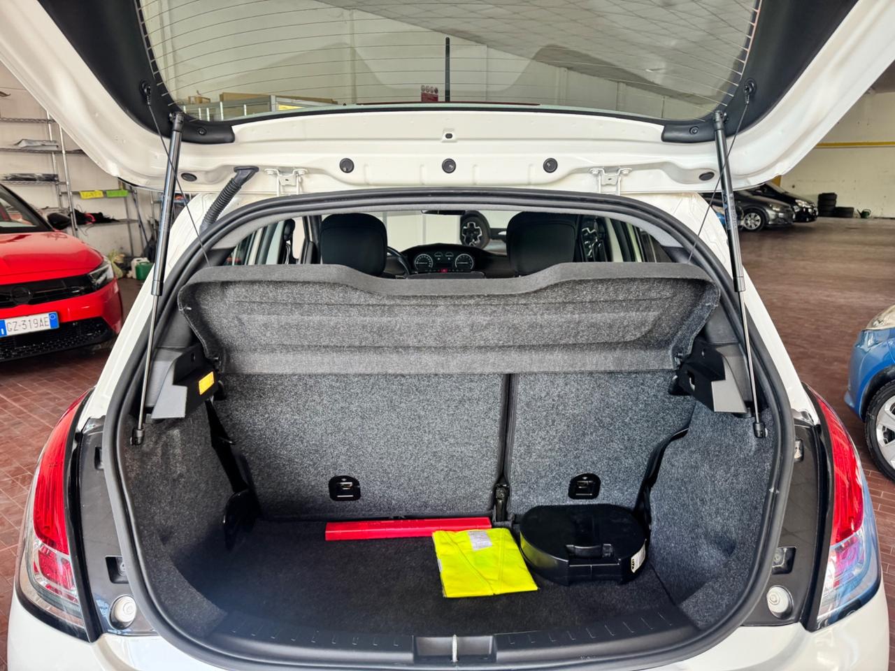 Lancia Ypsilon 1.0 FireFly 5 porte S&S Hybrid Ecochic Gold